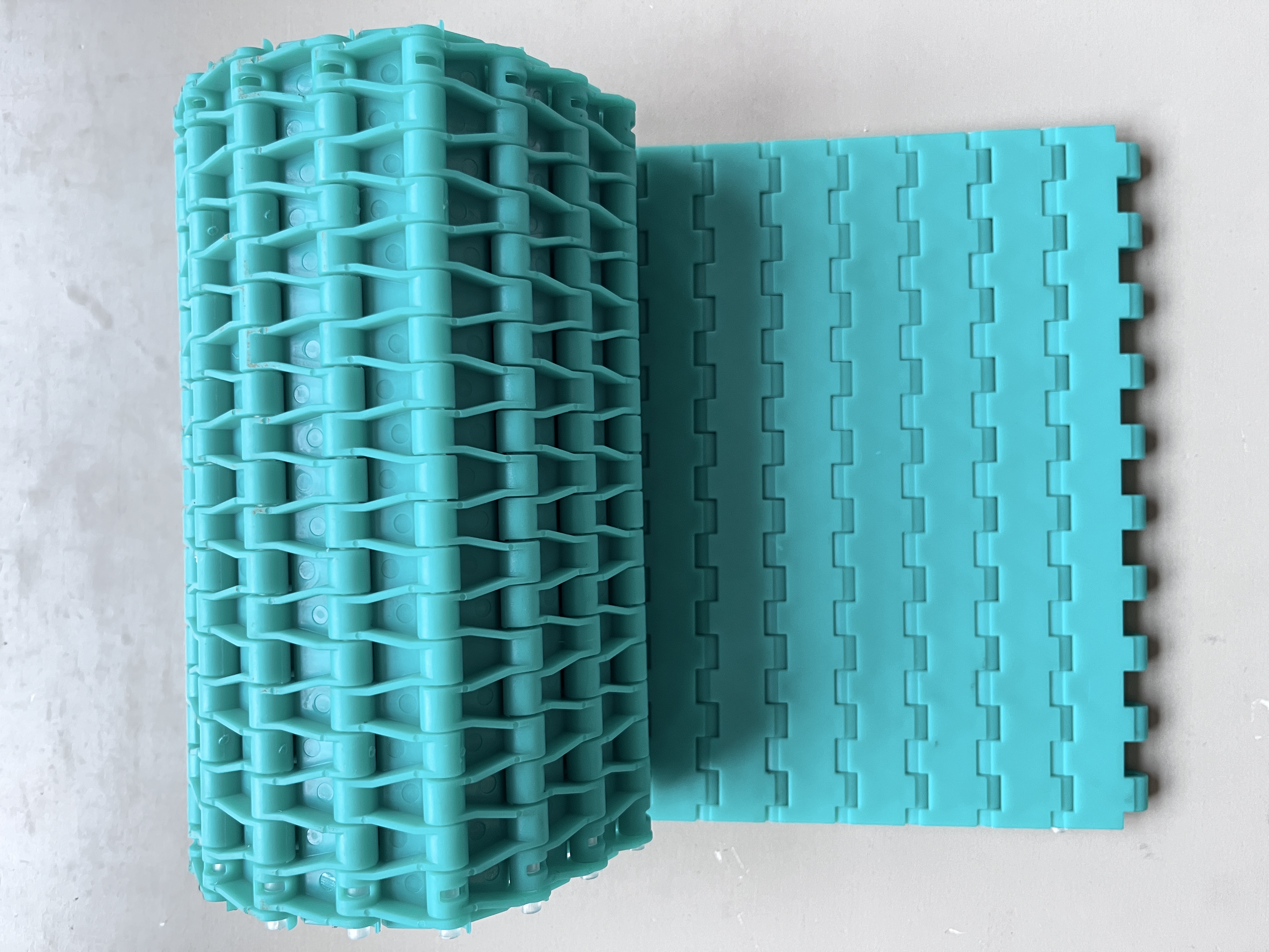 PP網(wǎng)帶 網(wǎng)帶 食品網(wǎng)帶 塑料網(wǎng)帶  網(wǎng)帶輸送機 輸送帶 塑料鏈板 塑料網(wǎng)帶輸送機山東亞億重工機械有限公司網(wǎng)帶