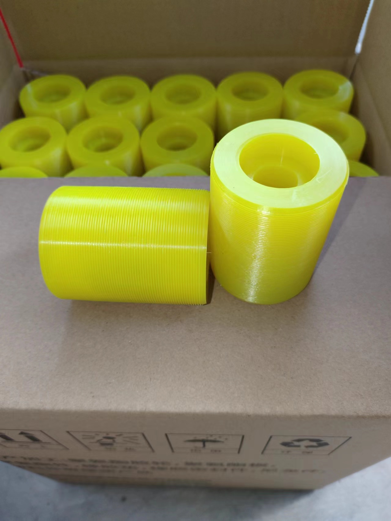 河北往復(fù)升降機(jī)膠輪廠家-供應(yīng)商批發(fā)價(jià)-哪家便宜【景縣銘碩橡塑制品有限公司】