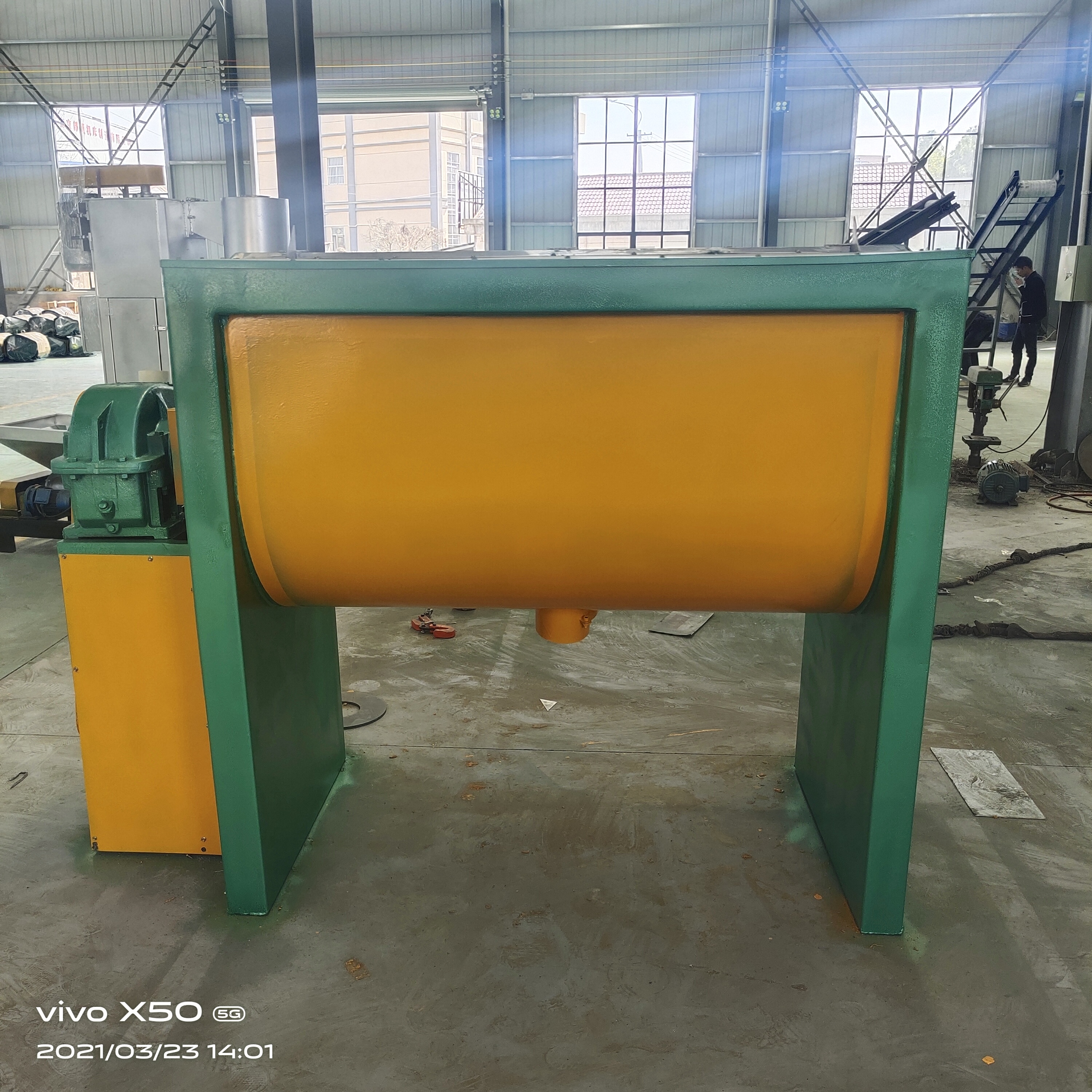 不銹鋼容量500公斤型臥式攪拌機(jī)設(shè)備廠家