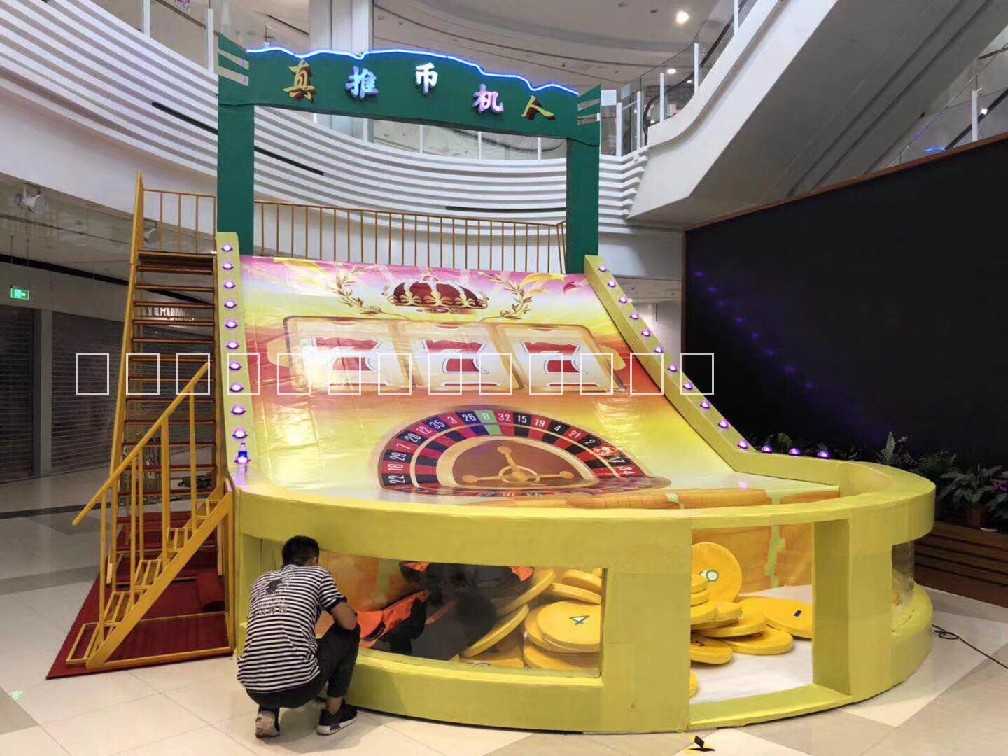 推幣機  真人推幣機  真人抓娃娃機  真人抓零食機 巨型扭蛋機廠家