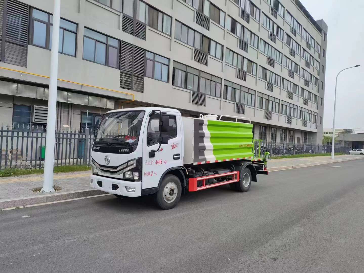 7方東風(fēng)藍(lán)牌灑水車-消防灑水車廠家-消防灑水車價(jià)格-程力專汽(推薦商家)  7方東風(fēng)藍(lán)牌消防灑水車報(bào)價(jià)