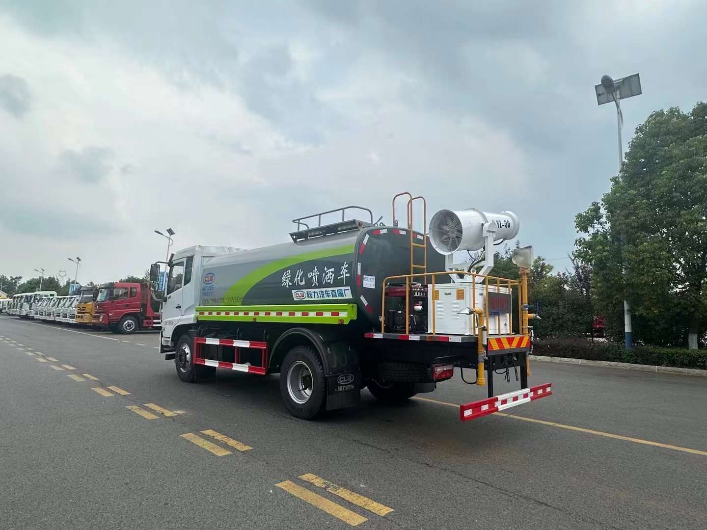東風(fēng)F9霧炮灑水車廠家-霧炮灑水車價(jià)格-新疆霧炮灑水車-程力*汽車公司