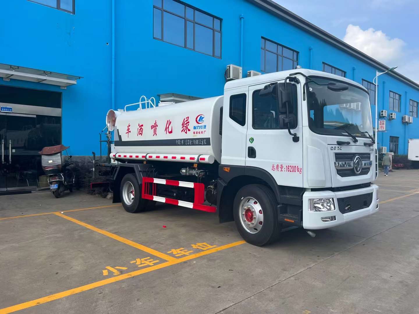 東風D9灑水車價格-大型綠化噴灑車多少錢-東風D9綠化噴灑車- 程力專汽(查看)