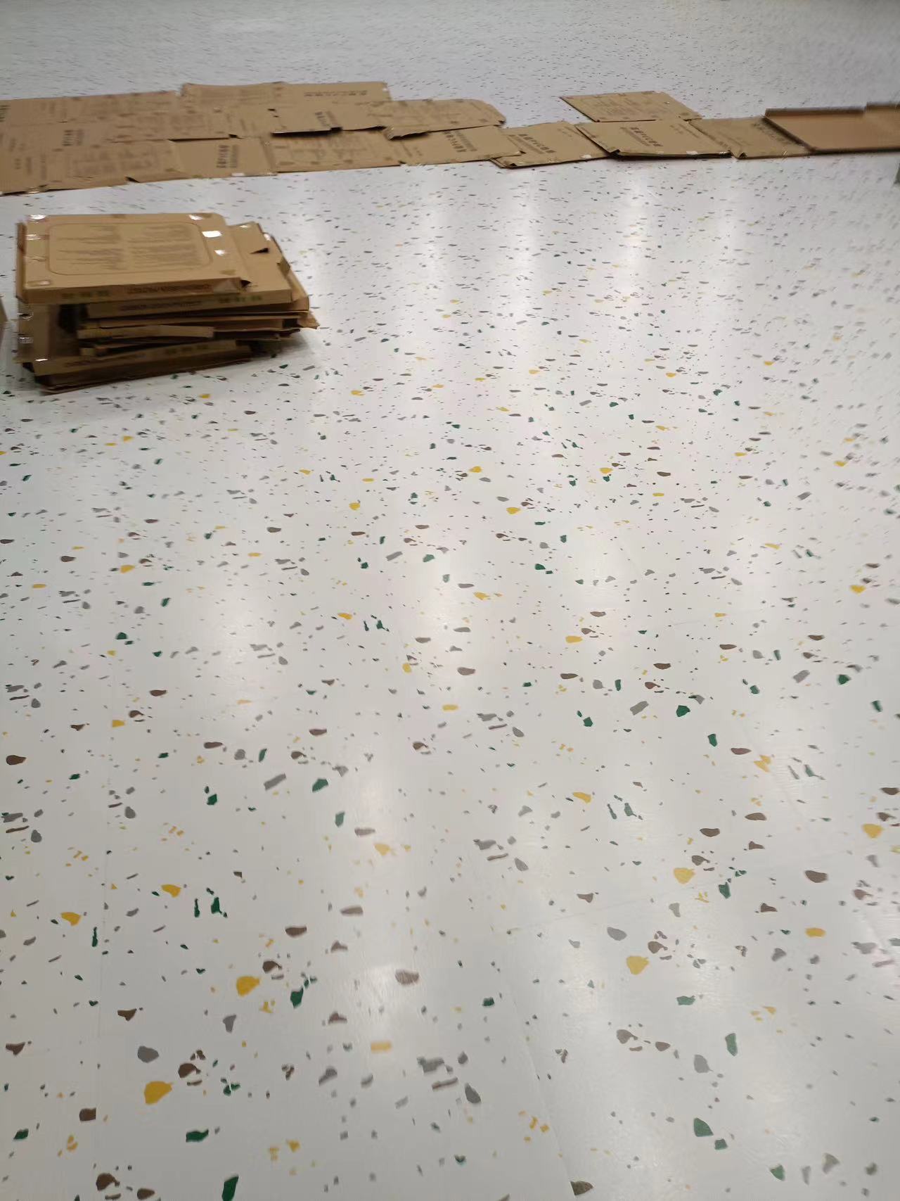 山東水磨石塑膠地板廠家，批發(fā)，報(bào)價(jià)【青島藝欣園裝飾材料有限公司】