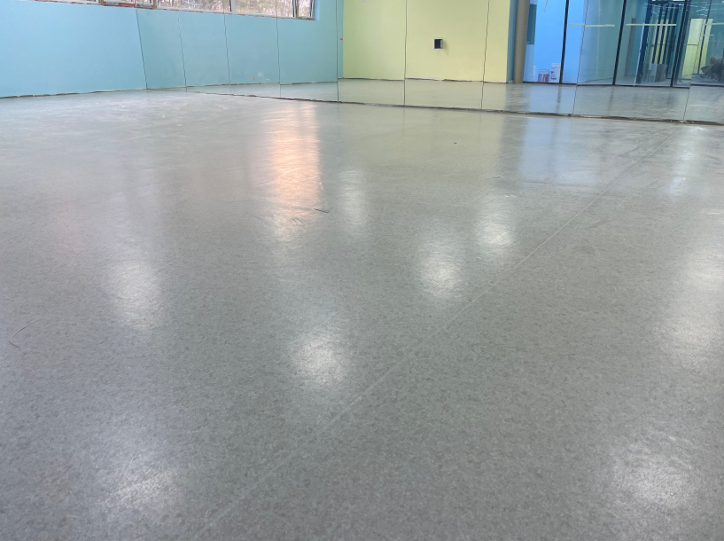 PVC塑膠地板批發(fā)價(jià)格_PVC運(yùn)動(dòng)地板廠家供應(yīng)