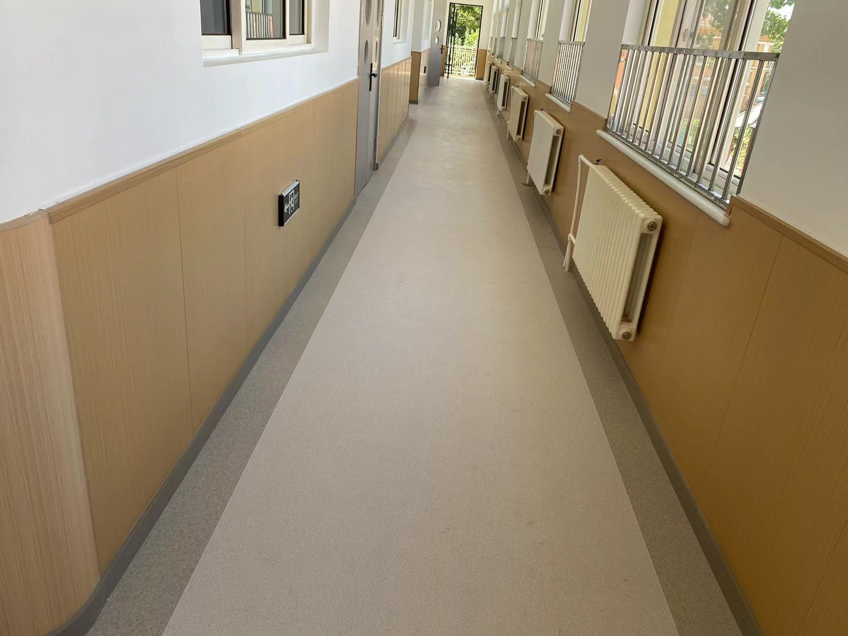 山東PVC地膠廠家，批發(fā)，報(bào)價(jià)【青島藝欣園裝飾材料有限公司】