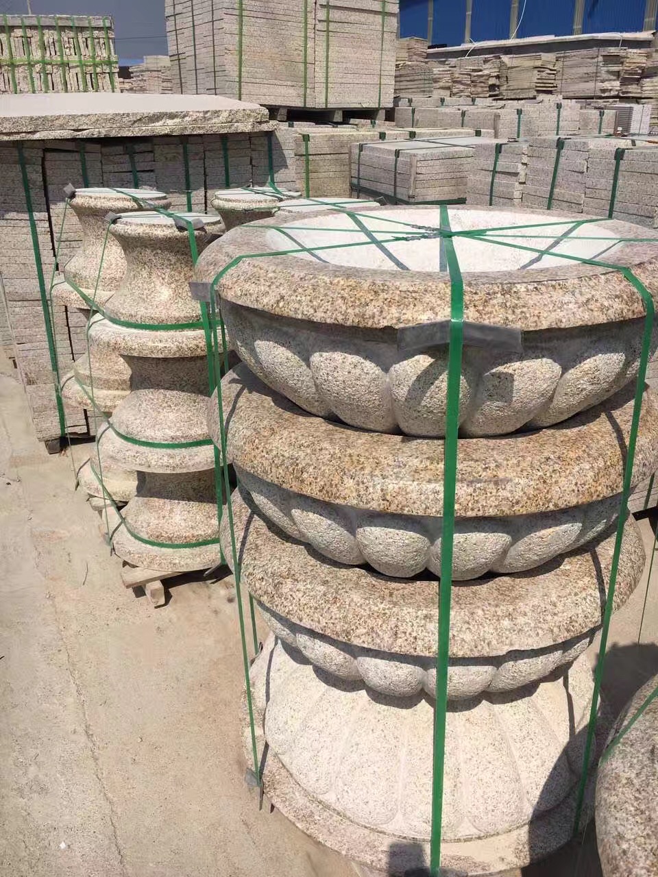 定制黃銹石花缽花盆廠家-黃銹石石材價(jià)格-黃銹石哪里有-哪家便宜【汶上縣宏創(chuàng)石材制品廠】