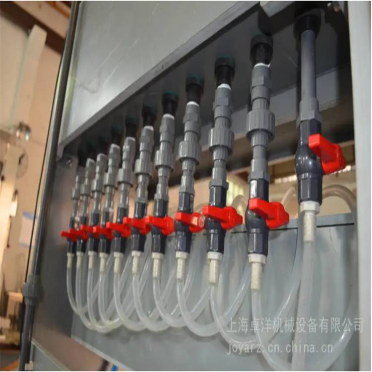 福建重力式液體灌裝機(jī)定制 礦泉水灌裝機(jī)報(bào)價 香油灌裝機(jī)價格