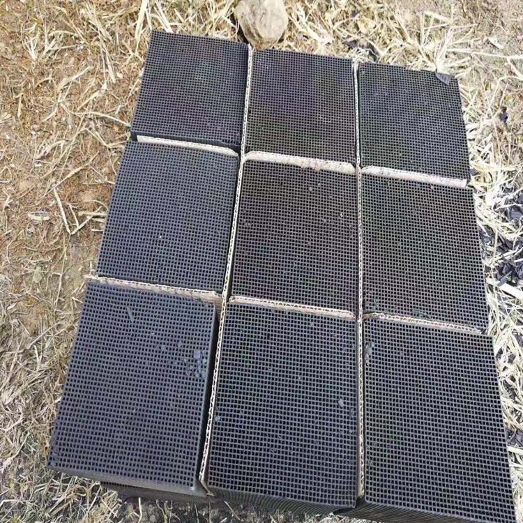 天津防水蜂窩活性炭批發(fā)價(jià) 蜂窩狀耐水活性炭 氣體凈化用蜂窩活性炭