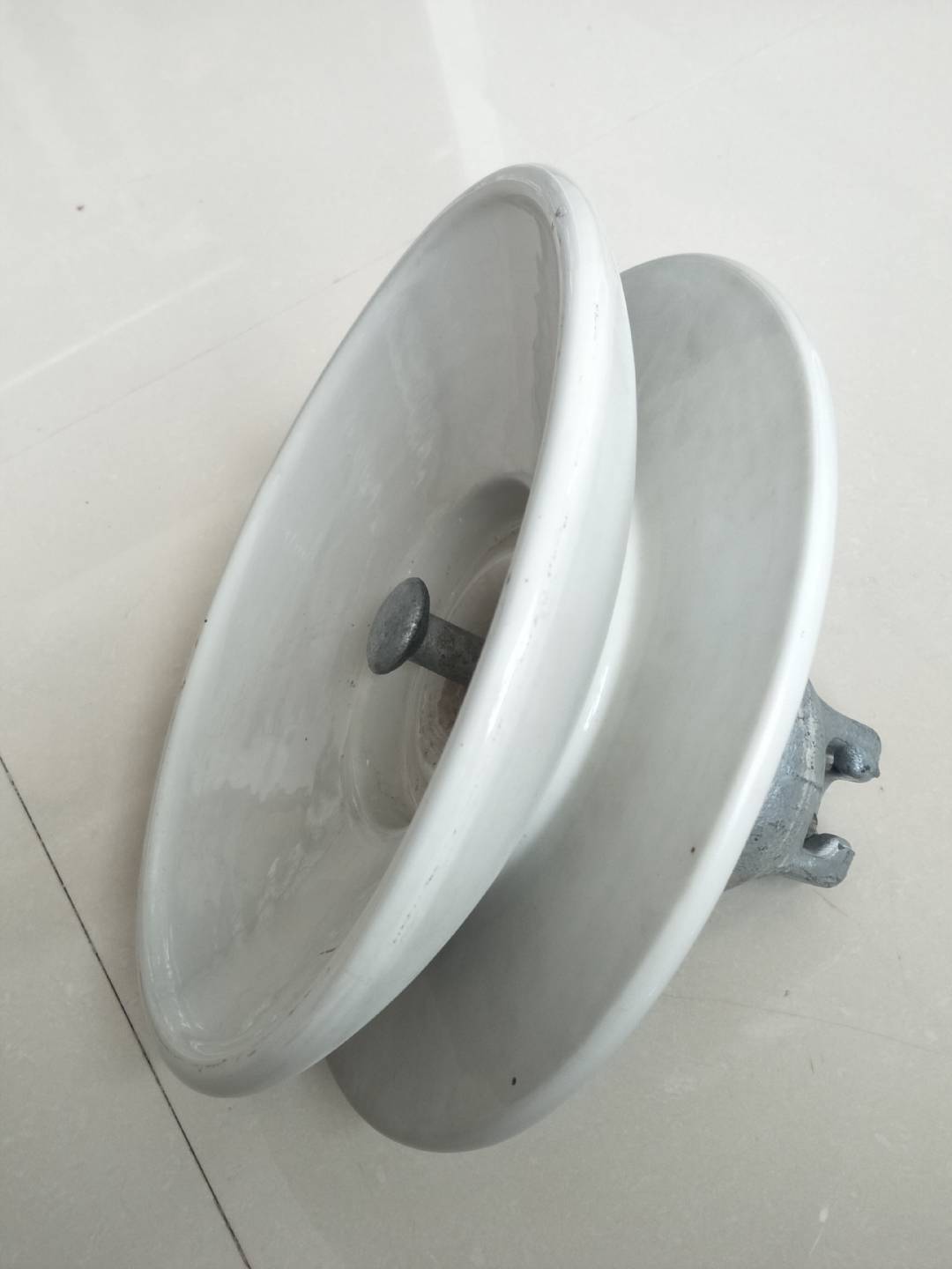 河北盤型懸式瓷絕緣子廠家，批發(fā)，報價【澳興電力器材有限公司】  盤型懸式瓷絕緣子XWP-100