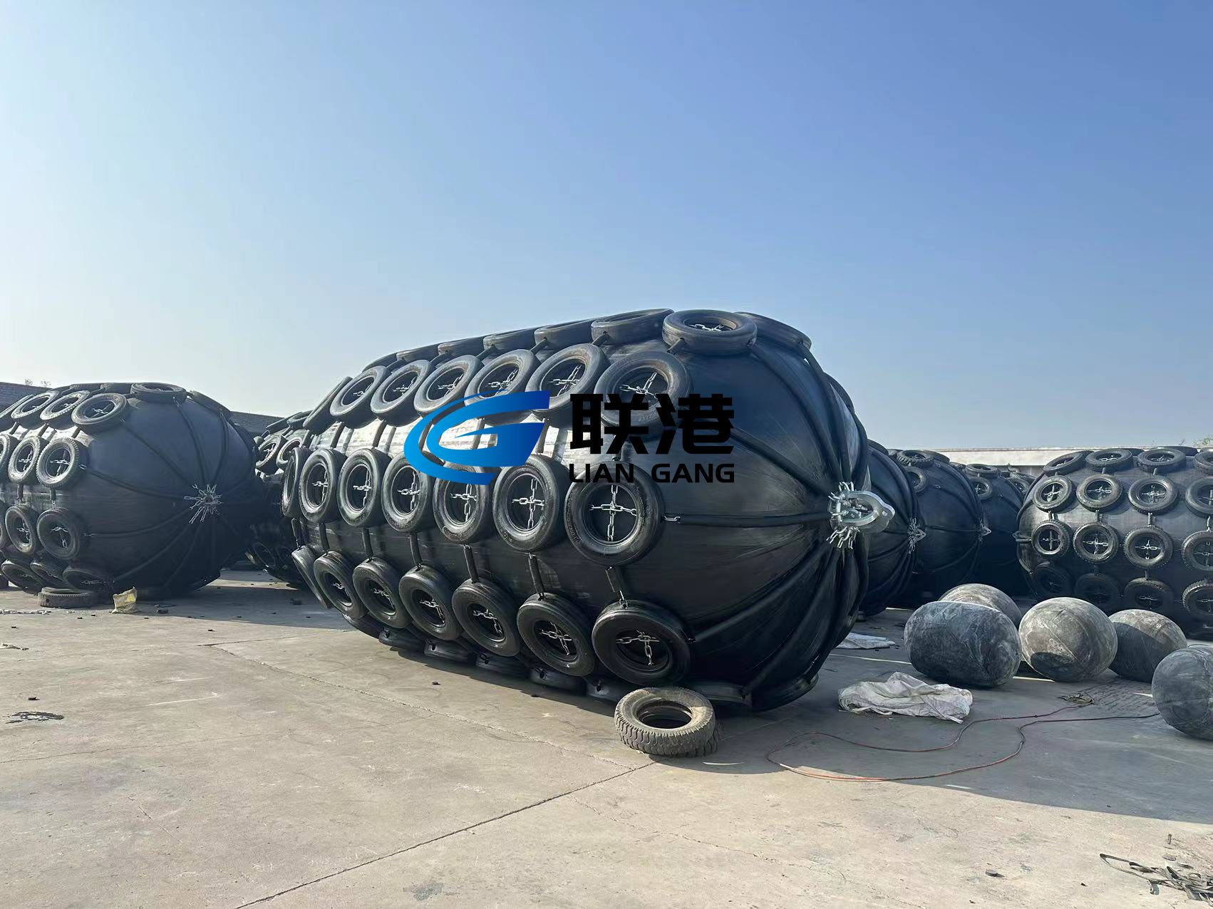 青島船用護舷 橡膠靠球 防撞碰墊 現(xiàn)貨豐富充氣碰墊