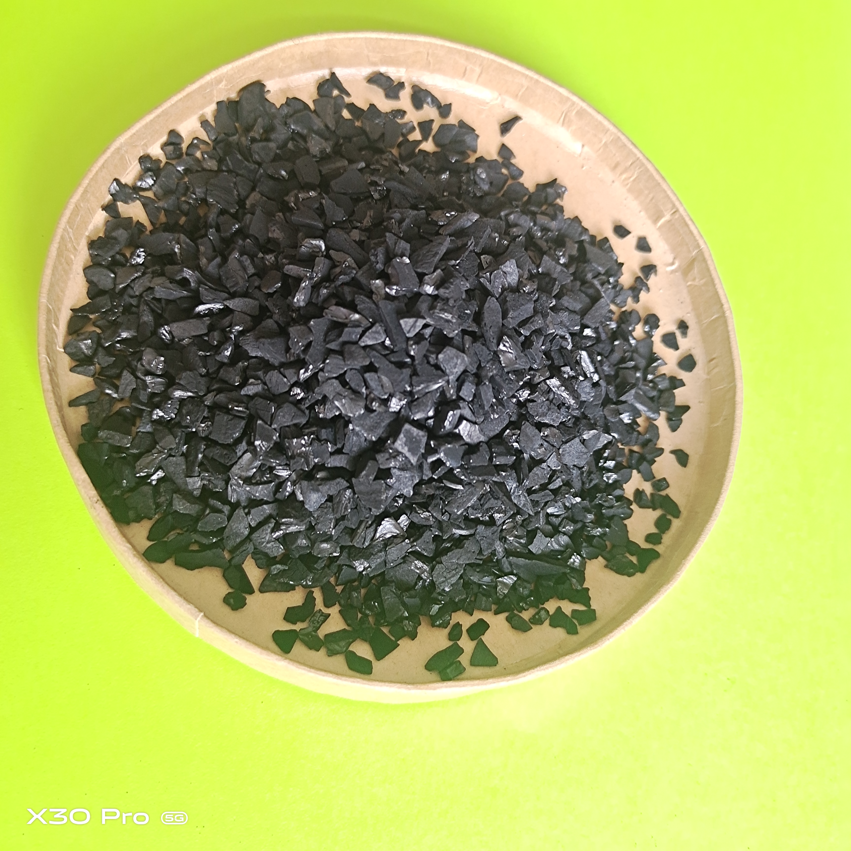 供應(yīng)日照工業(yè)活性炭批發(fā)價格，食品級水質(zhì)凈化活性炭多少錢一噸 椰殼活性炭生產(chǎn)廠家