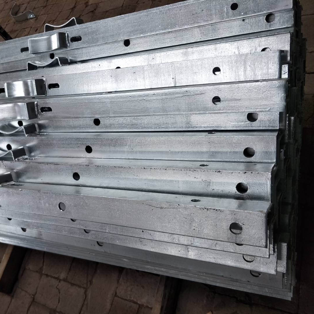 抱箍角鋼橫擔廠家 抱箍角鋼橫擔供應  河北抱箍角鋼廠家    河北新旺電力器材有限公司