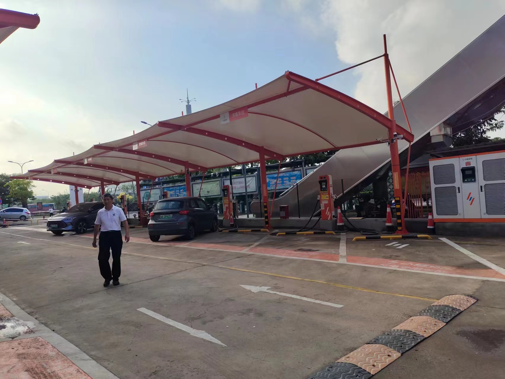 義烏充電張拉膜安裝、張拉膜結(jié)構(gòu)車棚、義烏七字型張拉膜