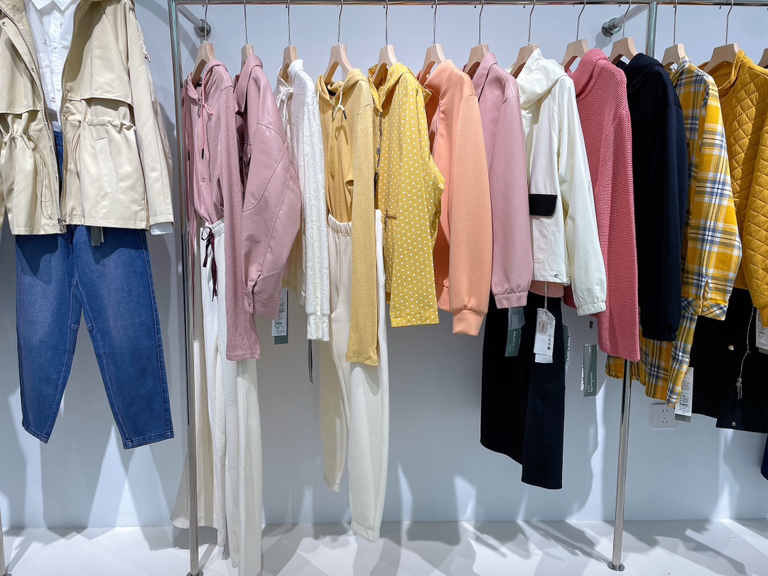 品牌女裝雪丹枝棉麻系折扣服裝思曼婕庫存貨源供應(yīng)商武漢盛依服飾
