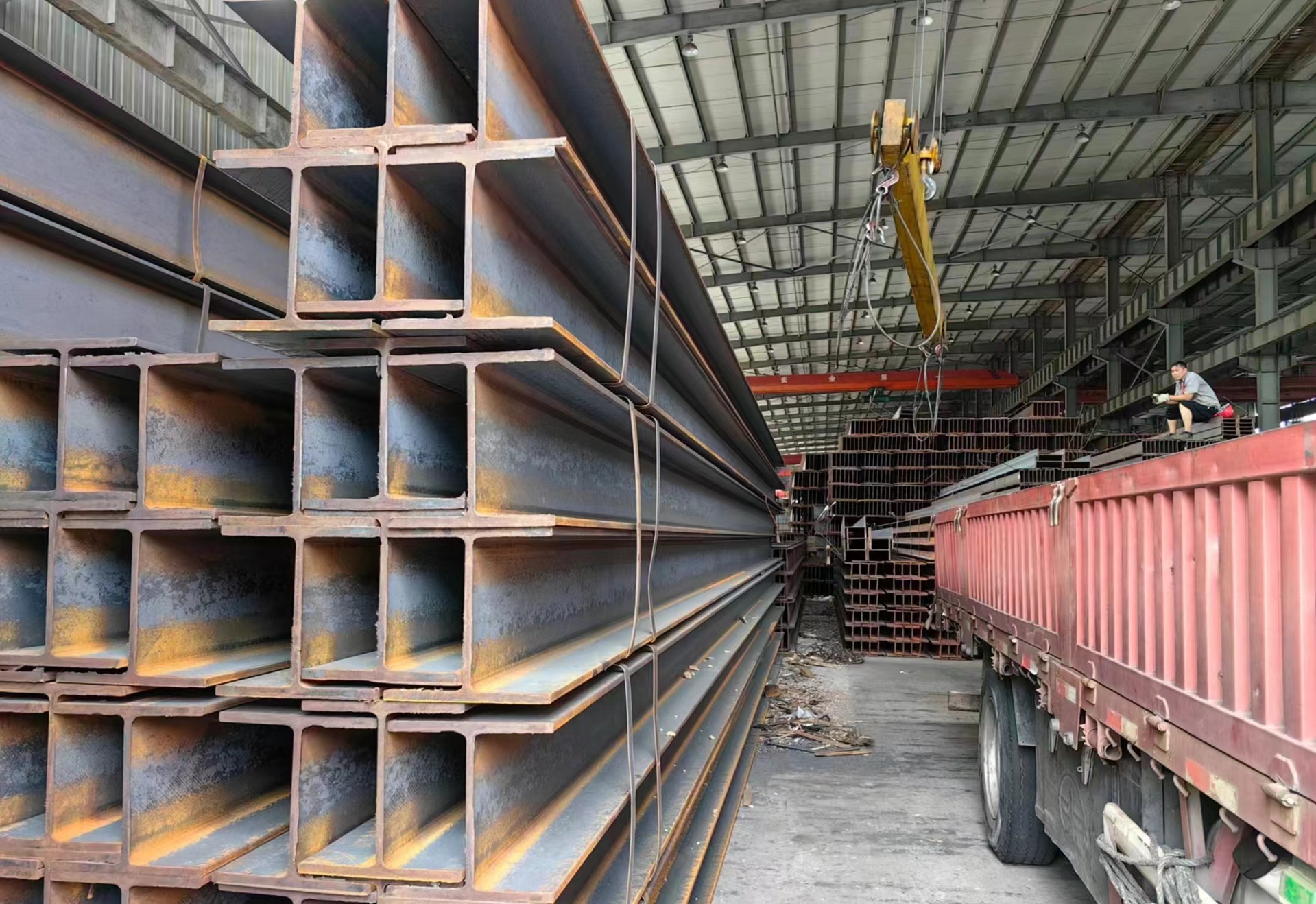 紅河哈尼族彝族自治州H型鋼廠家-多少錢-廠家供應【云南鋼偉商貿(mào)有限公司】