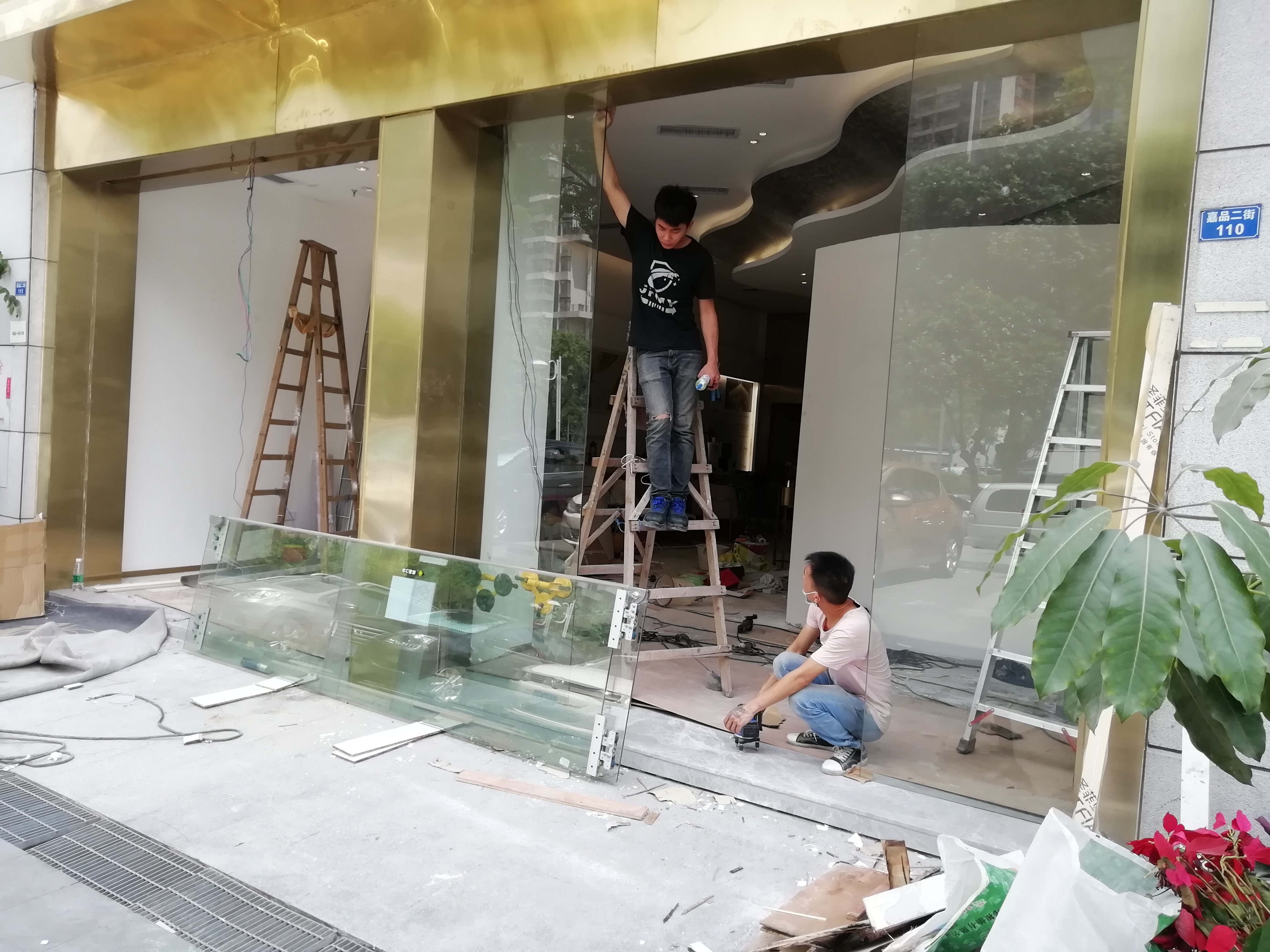 玻璃自動門廠家、價(jià)格、批發(fā)、報(bào)價(jià)、定制【廣州市堅(jiān)一鋒門控科技有限公司】