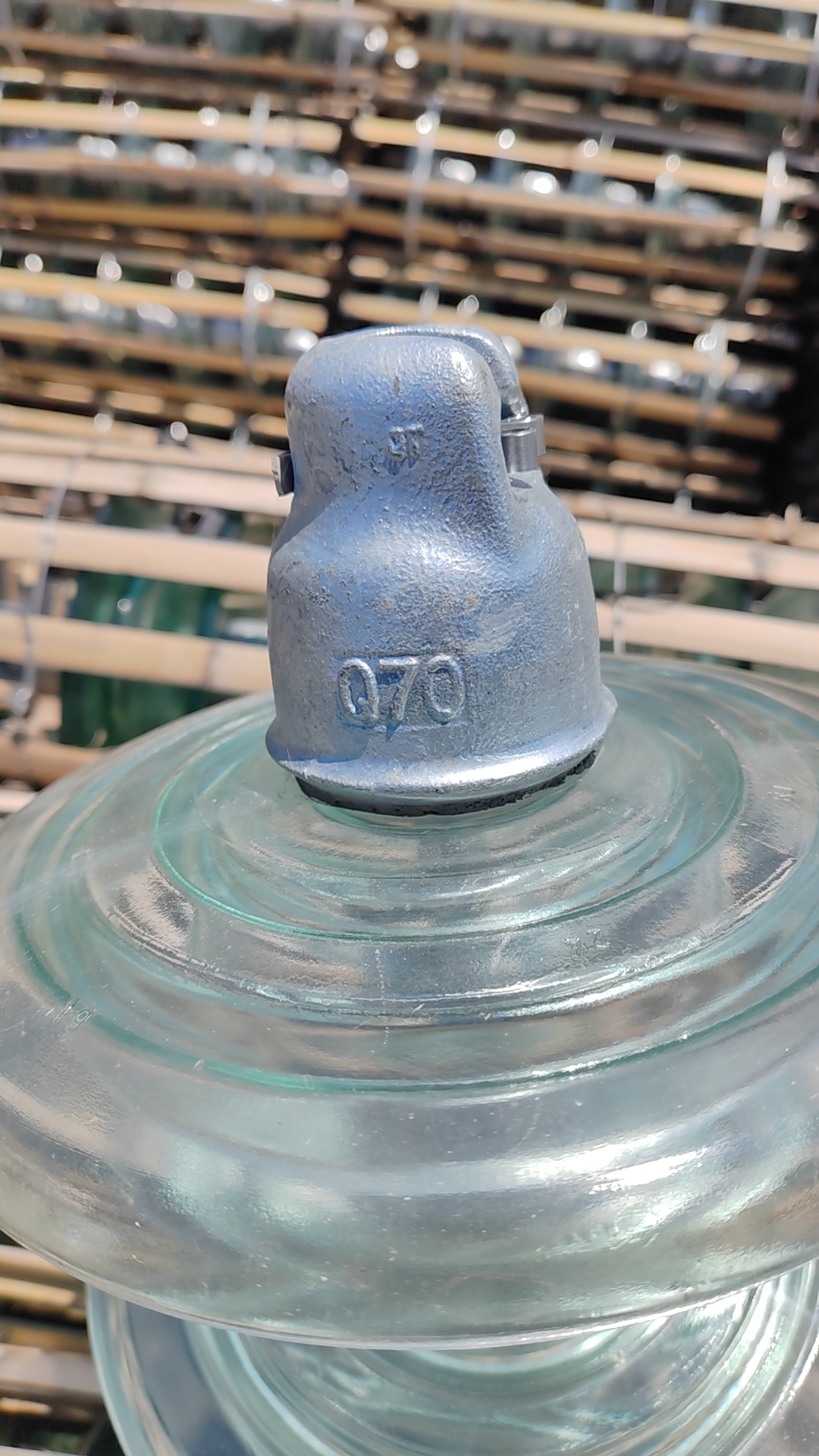 河北線路玻璃 絕緣子廠家，批發(fā)，報價【澳興電力器材有限公司】   電力線路標(biāo)準(zhǔn)型鋼化玻璃絕緣子
