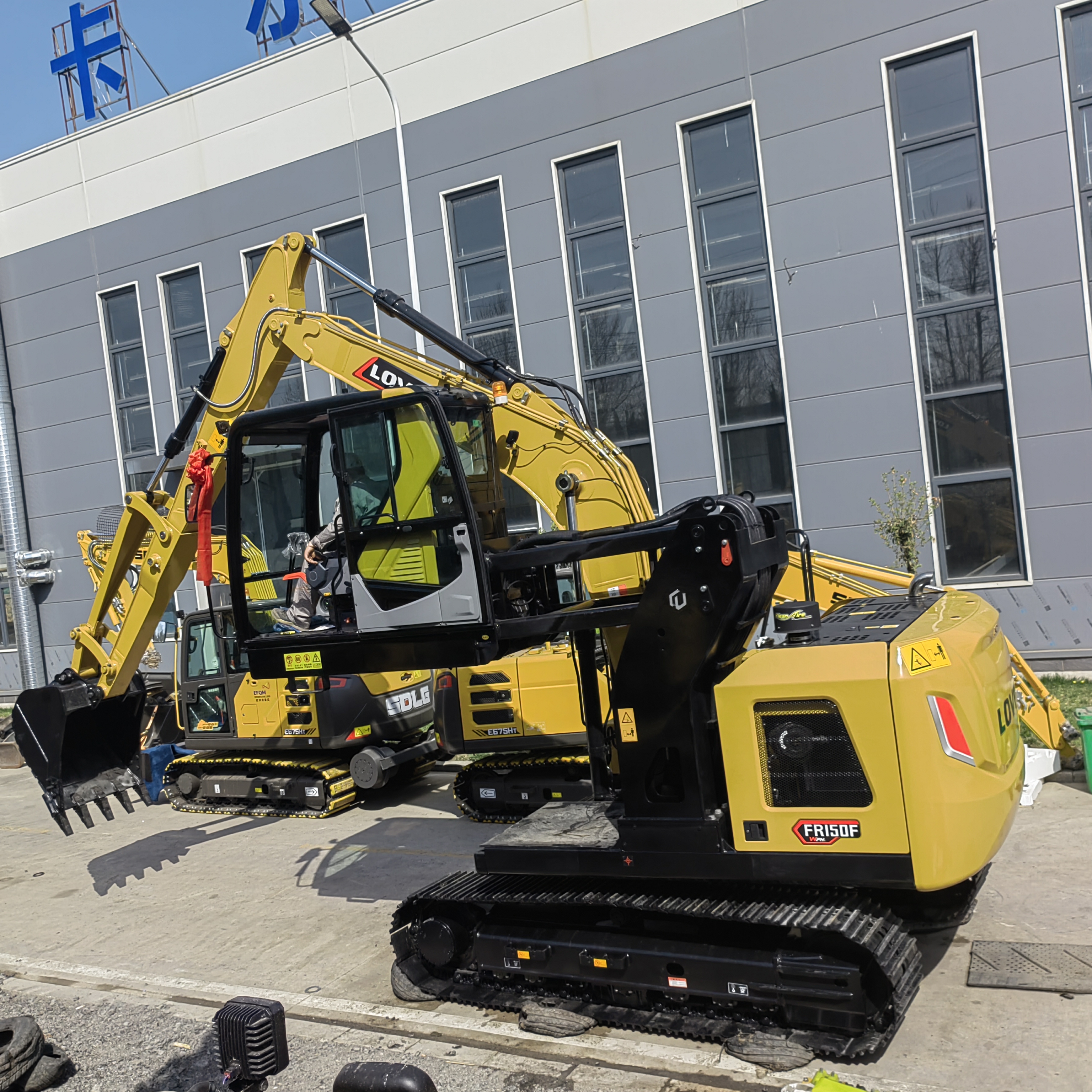 挖掘機駕駛室升降改裝 鐵路鉤機用升高底盤定制 整加人員視線機駕駛室升降改裝 鐵路鉤機用升高底盤定制 整加人員視線