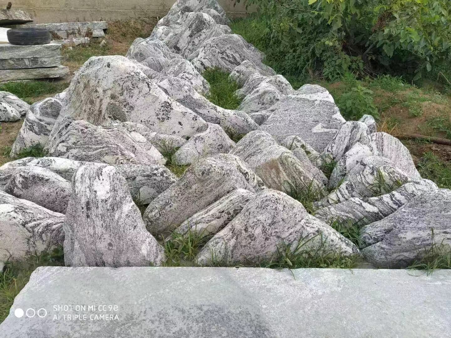 組合庭院內(nèi)雪浪石規(guī)格齊全 景墻雪浪石中式庭院造景用
