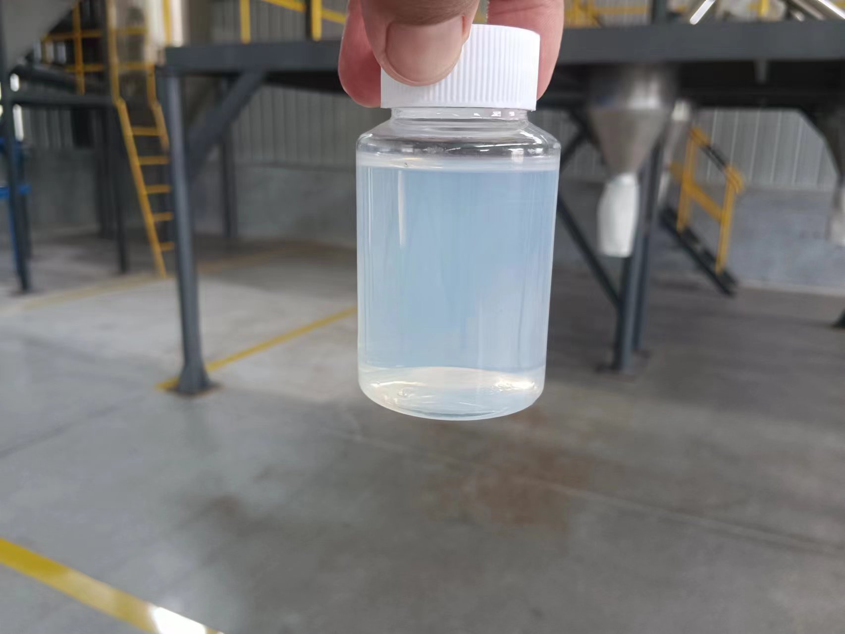 紡織級(jí)氧化鋁溶膠現(xiàn)貨供應(yīng)商.紡織級(jí)氧化鋁溶膠生產(chǎn)廠家定制哪家好