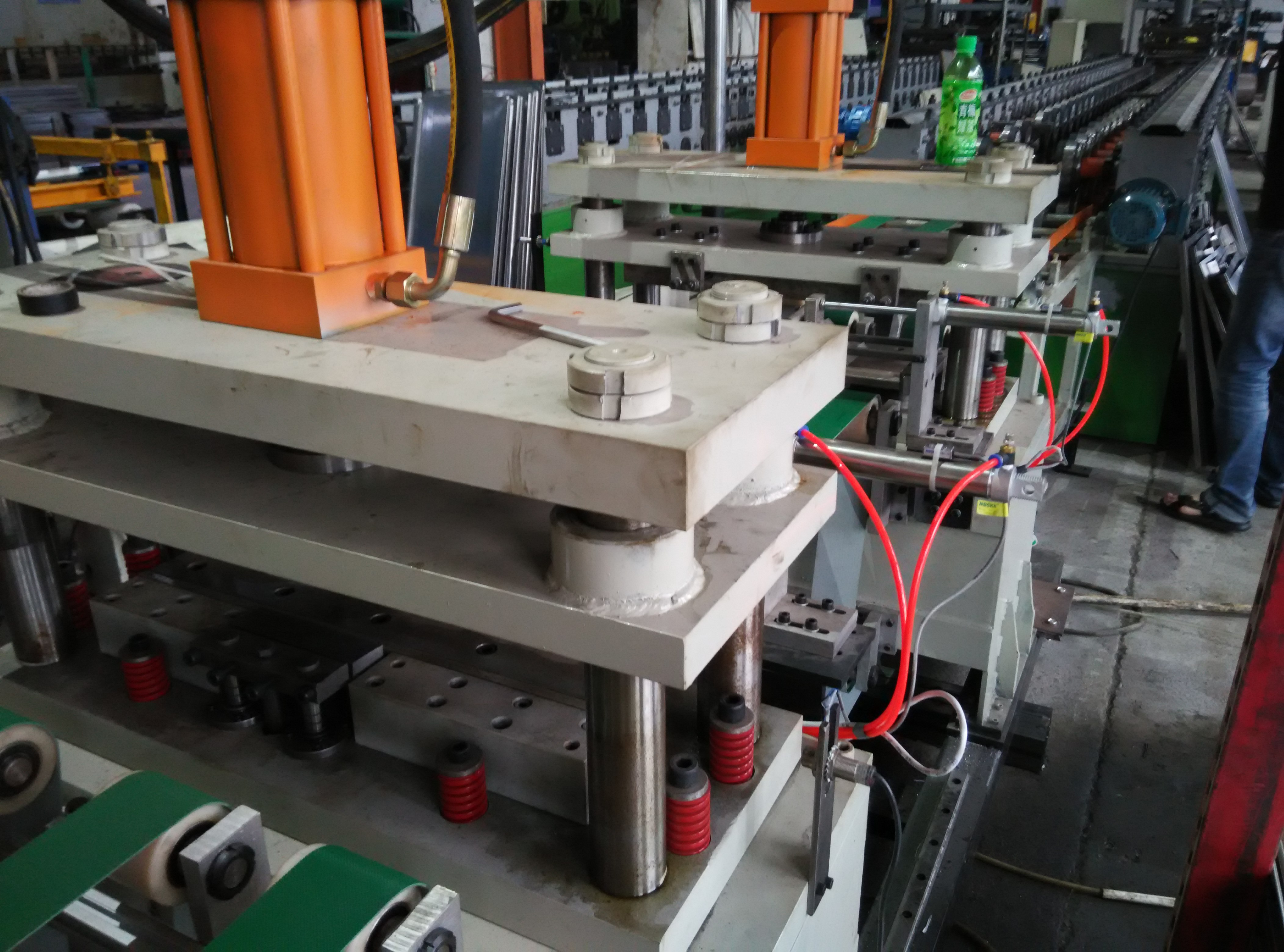 天津文件柜生產線廠家 文件柜成型機加工 冷彎機械設備定制