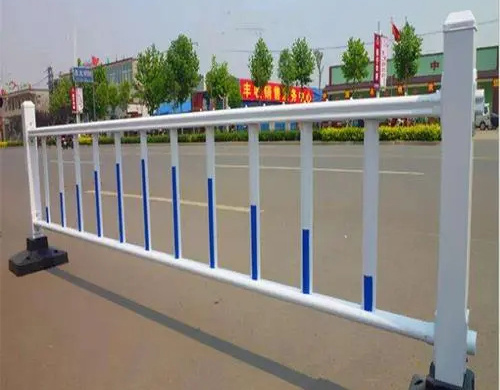 道路護欄廠家定制-定制價格-多少錢【濰坊春航金屬制品有限公司】