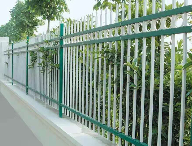 山東鋅鋼護欄-廠家現(xiàn)貨-哪家便宜【濰坊春航金屬制品有限公司】