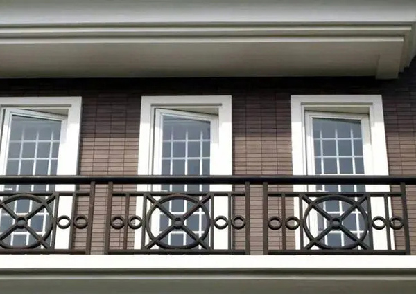 山東陽臺護欄廠家-廠家直銷-廠家批發(fā)【濰坊春航金屬制品有限公司】