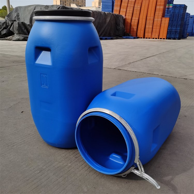 供應(yīng)50升法蘭桶 加厚 密封50公斤塑料圓桶 抱箍桶廠家