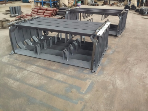 泰安定制輸送機(jī)托輥支架 不銹鋼碳鋼材質(zhì) 操作簡單 可按需定制【泰安博晟礦山機(jī)械有限公司】