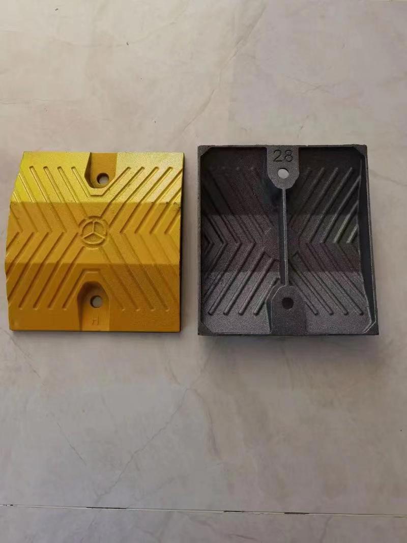 長沙橡膠減速帶道路減速汽車停車斜坡限速緩沖帶