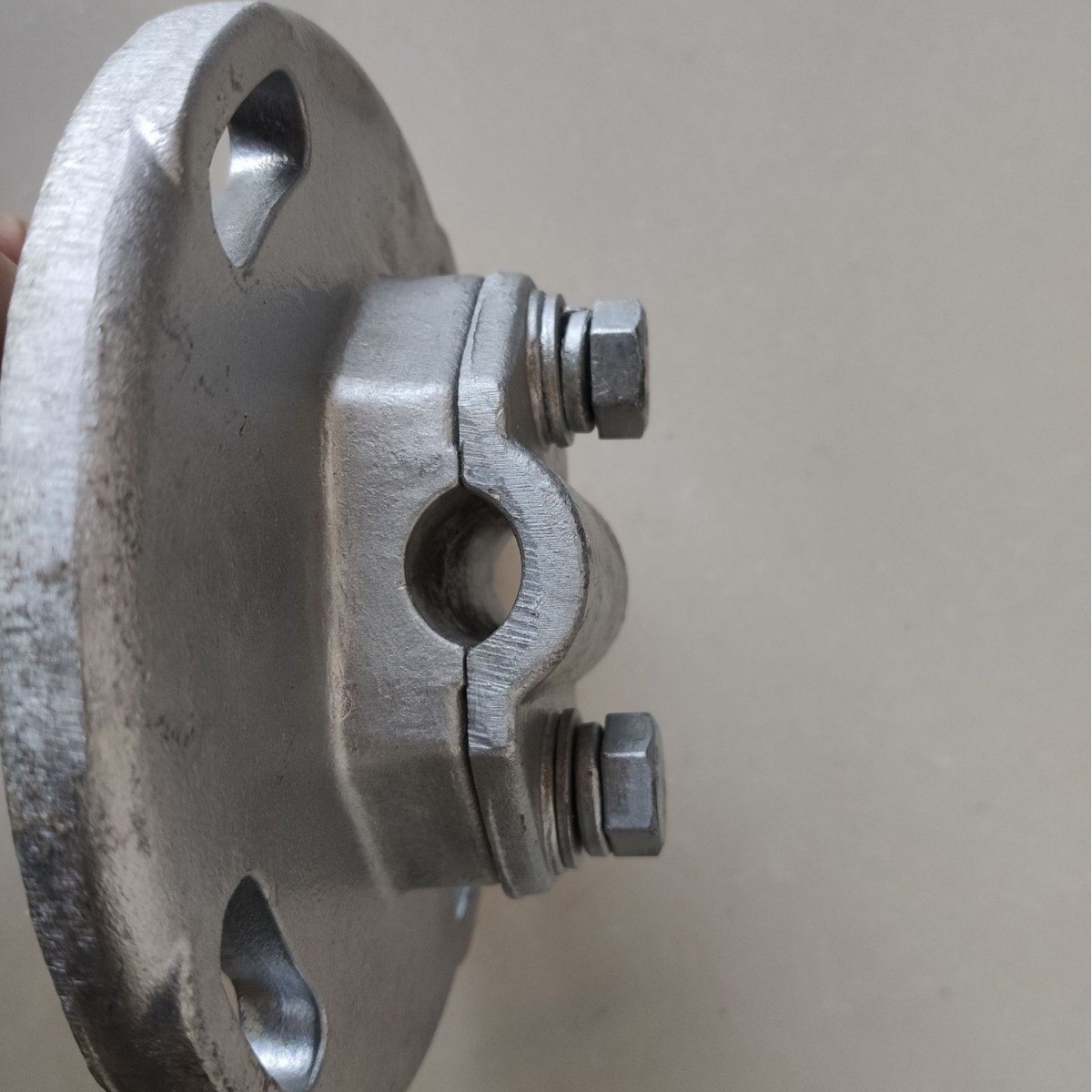 廠家直銷現(xiàn)貨MDG軟母線固定線夾 支柱絕緣子固定金具、固定金具廠家